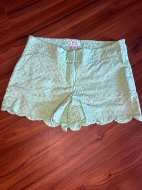 crown & ivy Mint Quilted Scallop Hem Shorts